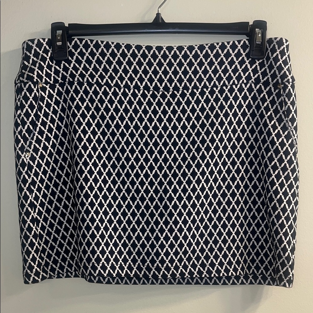Attyre Black and White Geometric Skort